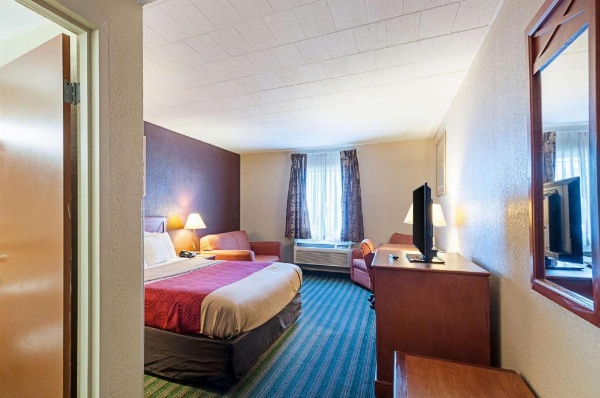 Quality Inn Near Pimlico Racetrack image 12