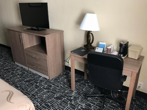 Quality Inn Near Pimlico Racetrack image 24