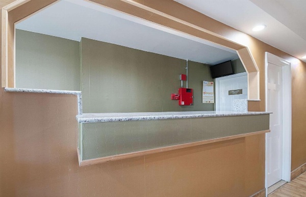 Quality Inn Near Pimlico Racetrack image 3