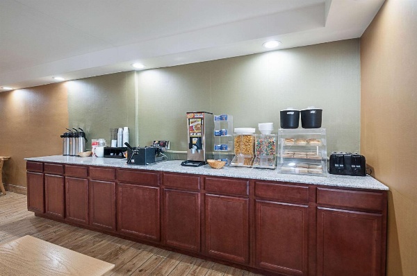 Quality Inn Near Pimlico Racetrack image 5